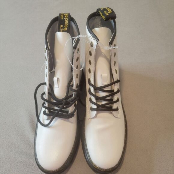 Dr Martens Zavala eyelet combat boots New Men Size 8 Women Size 9 Unisex White - Picture 2 of 6